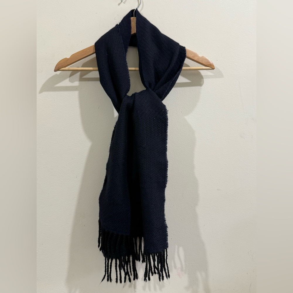 SUPERFINE Navy Blue Men's Knit Scarf with Fringe - Picture 4 of 4